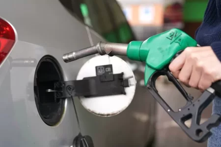 ثبت رکورد نوروزی مصرف بنزین در میانه زمستان