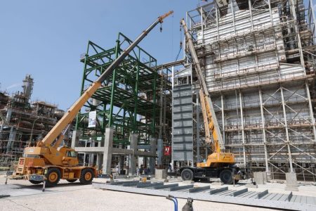 عملیات نصب پنل‌های پروژه کوره دهم آریاساسول به 50 درصد رسید