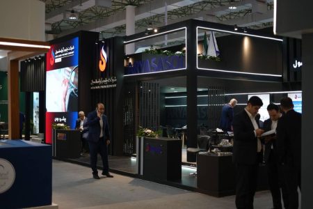شروع به کار غرفه خودکفایی آریاساسول در افتتاحیه نمایشگاه پتروکم کیش