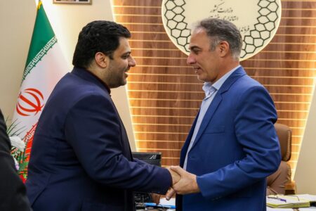 دیدار سرپرست پتروشیمی امیرکبیر با فرماندار شهرستان ماهشهر/ حفظ کرامت نیروی انسانی از اولویت‌هاست