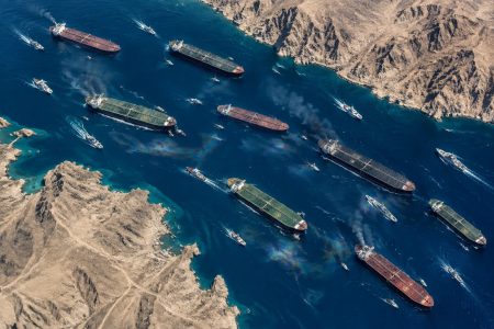 چقدر نفت از تنگه هرمز عبور می کند؟